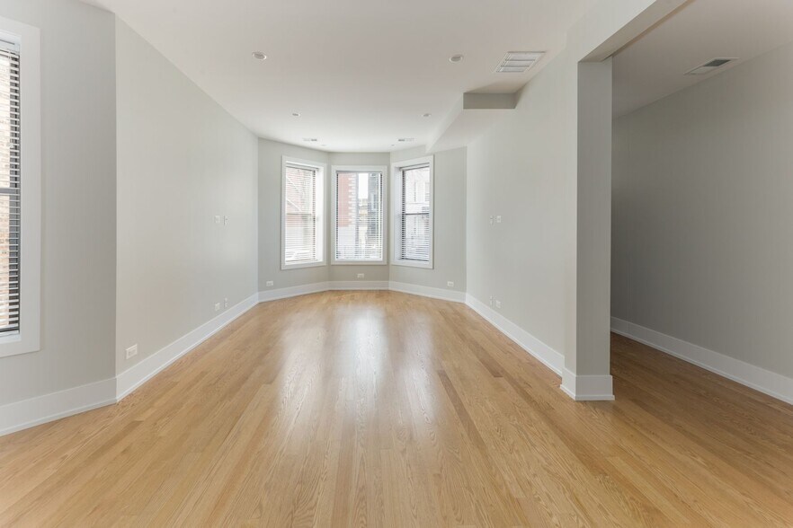 Building Photo - 3525 N Wilton Ave