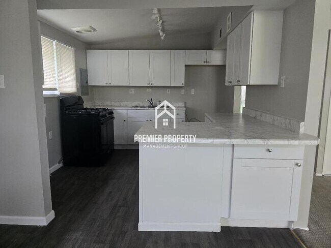 Building Photo - 920 St Anthony Ln