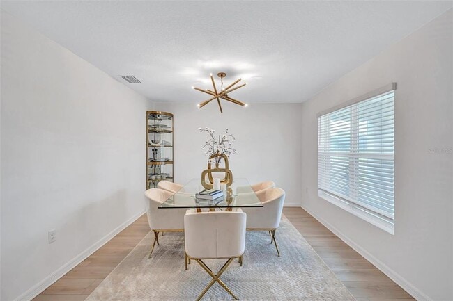 Building Photo - 7601 Rosewood Gdn Lp
