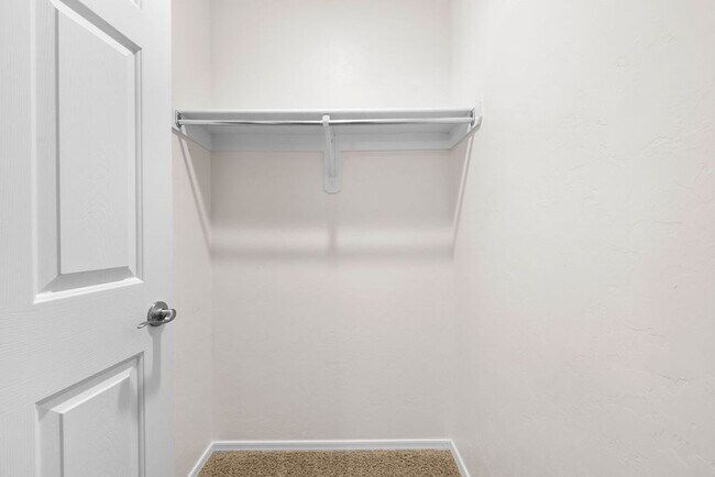 Building Photo - 4 Bedroom Home with Community Pool in Vail...