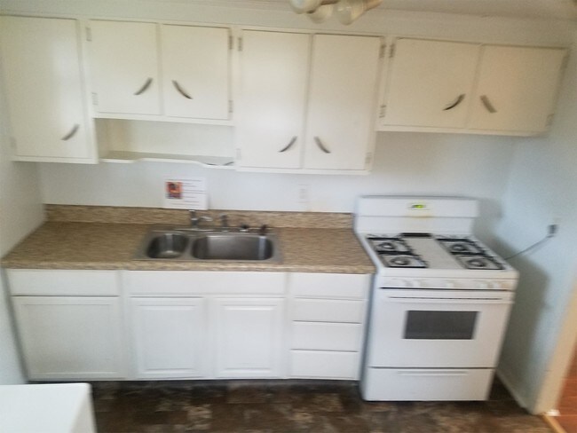 Building Photo - 1000 Vermillion St