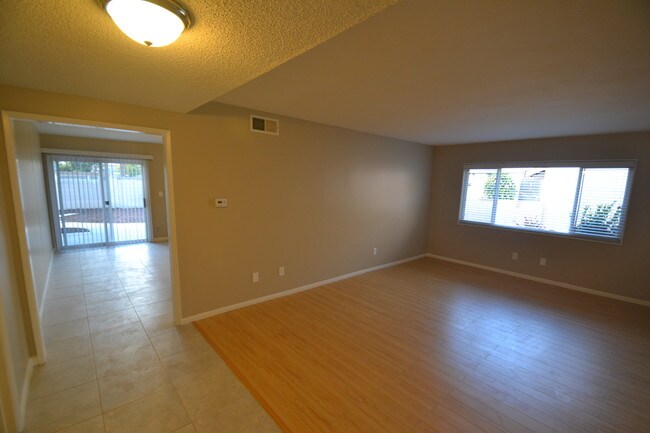 Building Photo - 1410 E Abila St