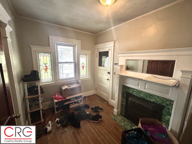 Building Photo - 183 College Ave