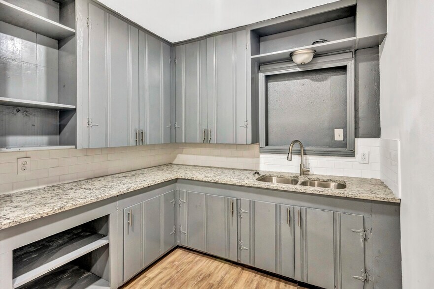 Building Photo - 397 Wills Point St