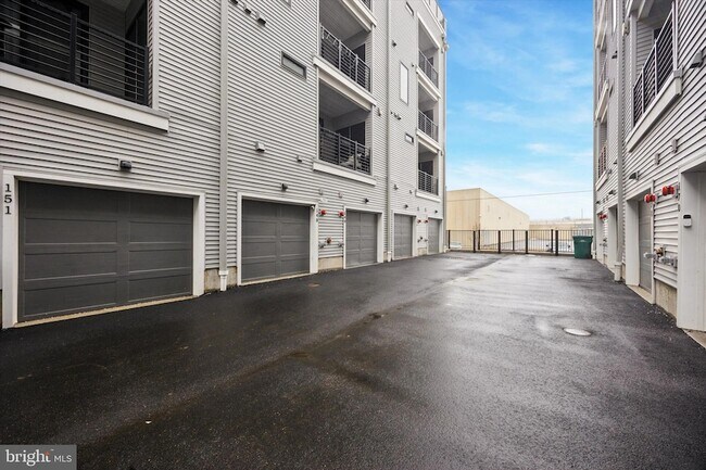 Building Photo - 3001 Sedgeview Walk