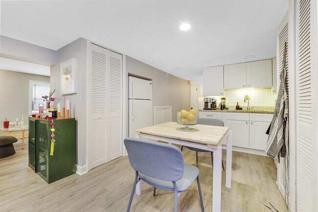 Building Photo - 3007 N Ashland Ave