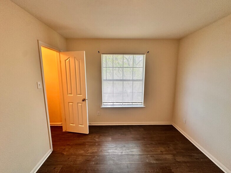 Building Photo - Room in Single Family Home on Fort Grant Dr