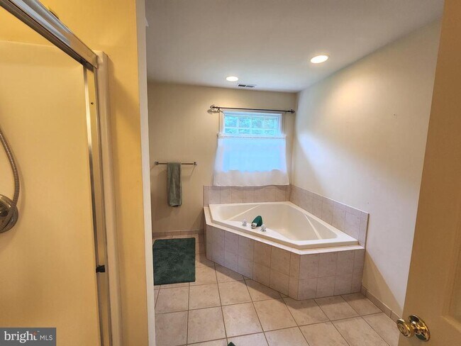 Building Photo - 109 Frederick Dr