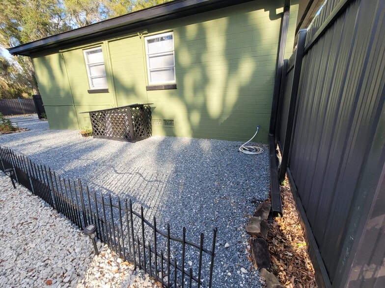 Building Photo - 5321 NE 29th St