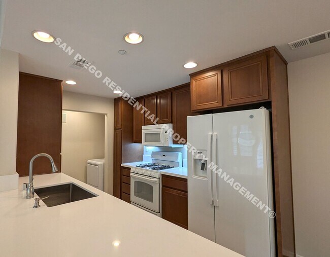 Building Photo - Beautiful 2 bed / 2 bath Single Story Condo in the Heart of 4S Ranch