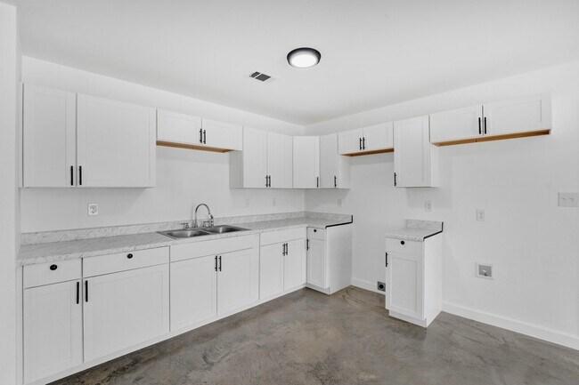 Building Photo - 1408 Kyle St