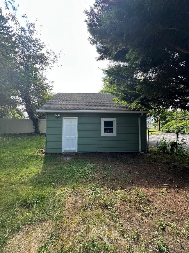 Building Photo - 3 Bed, 2 bath single in Upper Darby