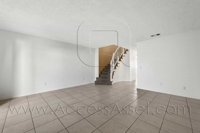 Building Photo - Spacious 2 Bed/2 Bath Home with Private Pa...