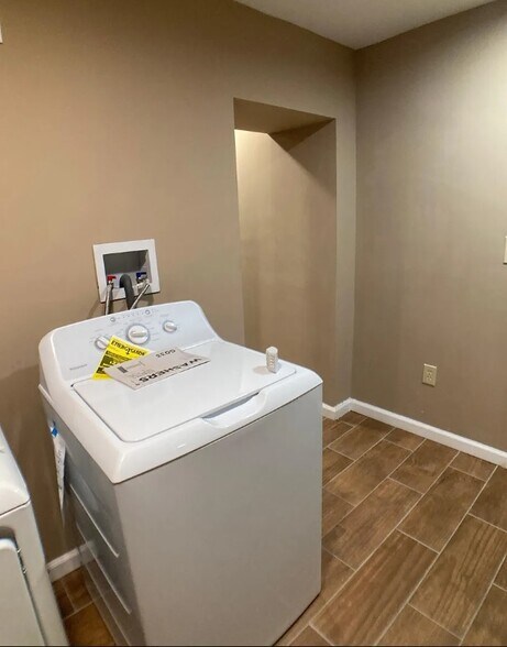 Building Photo - 2060 E Orleans St