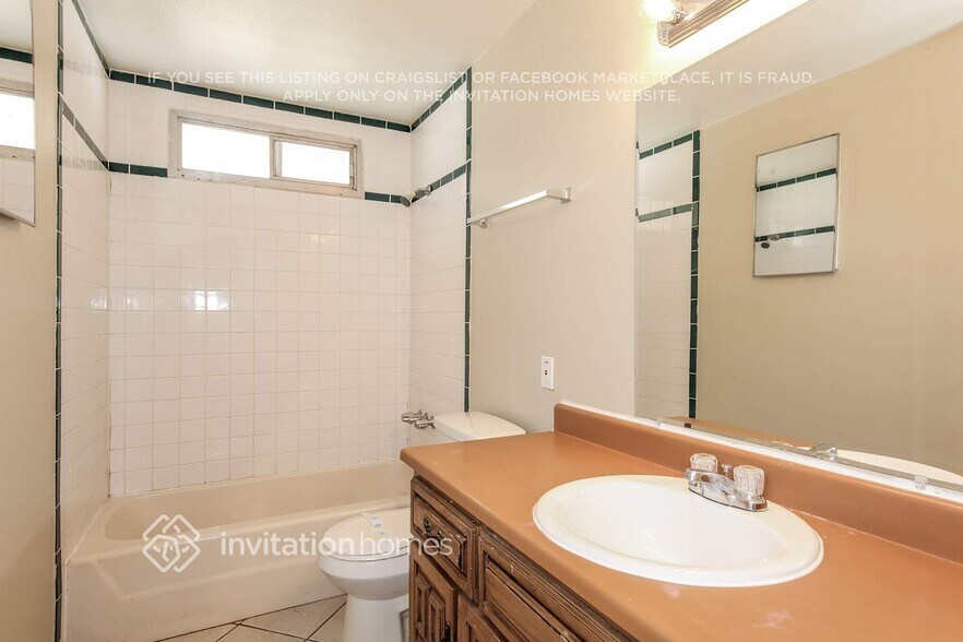 Building Photo - 4651 N 79th Dr