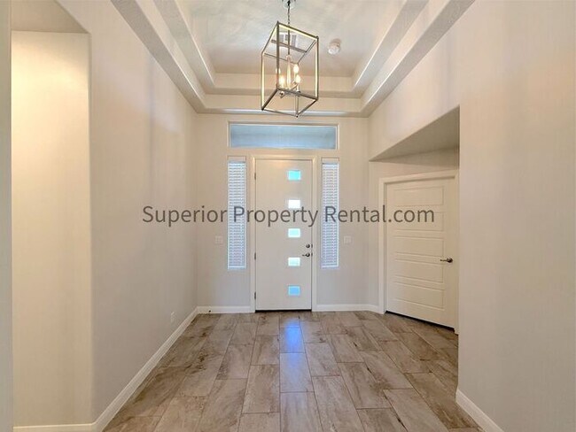 Building Photo - 4 bed, 2 bath home w/2car garage