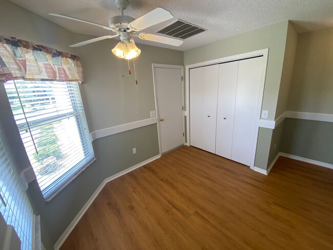 Building Photo - Beautiful Unfurnished, pet friendly home A...