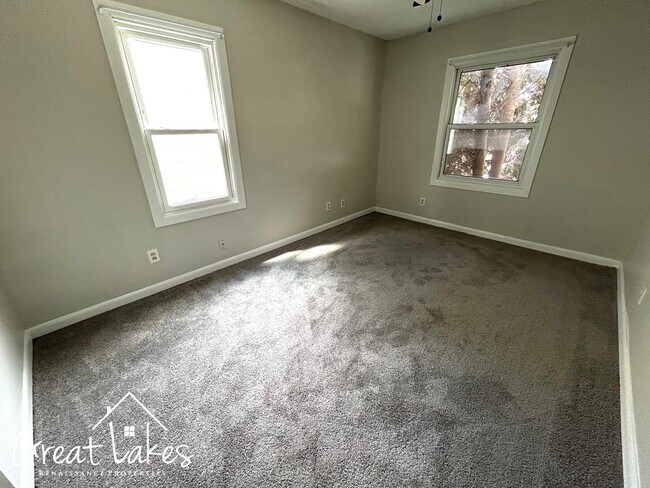Building Photo - 11252 Lozier Ave