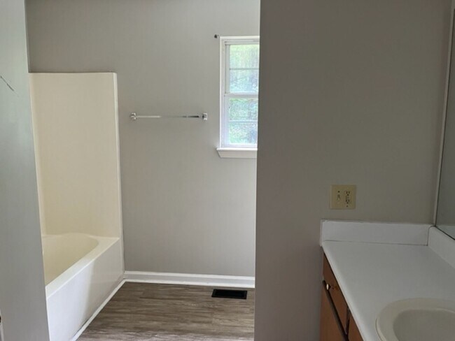 Building Photo - 6-2800 A