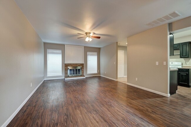 Building Photo - Welcome to your next home—a charming 2-bedroom, 2-bathroom retreat