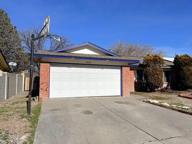 Building Photo - Cute Ranch Home In NE Albuquerque!