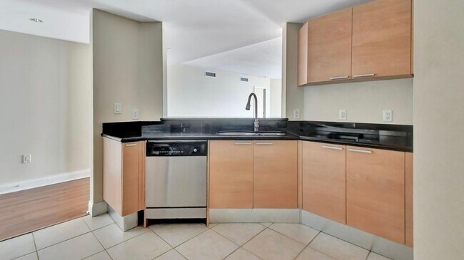 Building Photo - 241 Riverside Dr