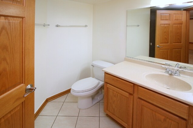 Building Photo - 6560 W Diversey Ave
