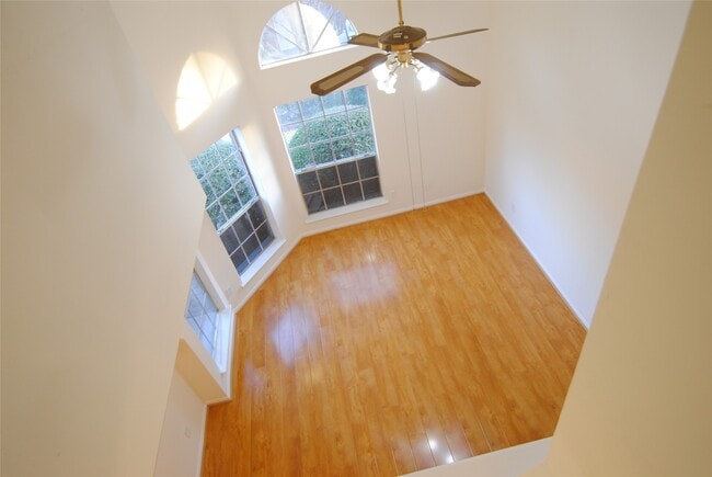 Building Photo - 43 E Park W Dr