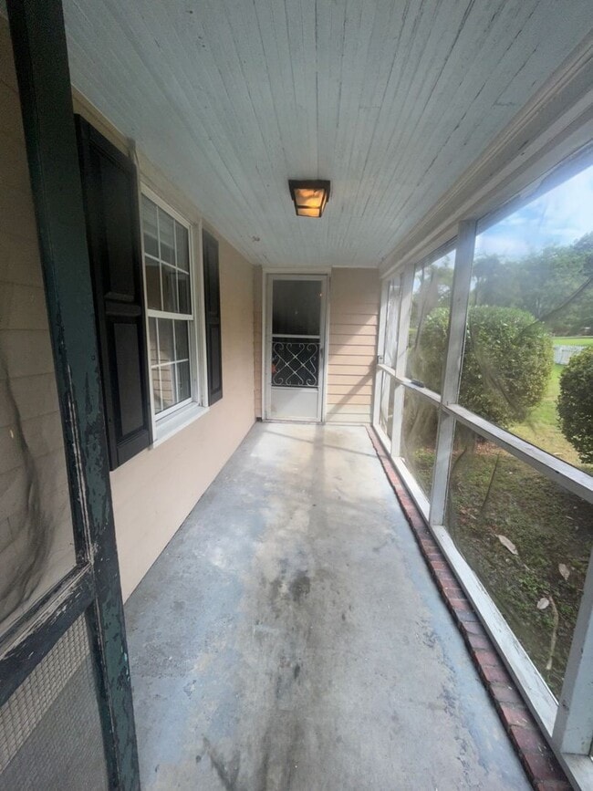 Building Photo - 1717 Kennedy Dr