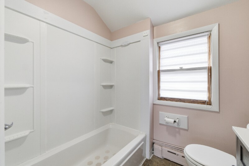 Building Photo - 2 Grandview St