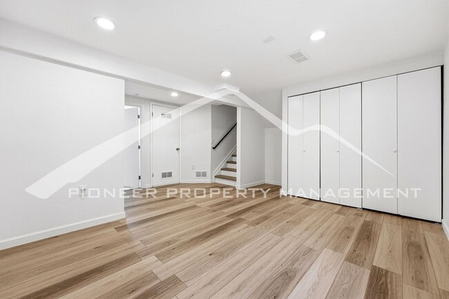 Building Photo - Spacious Home with Washer/Dryer and Central AC