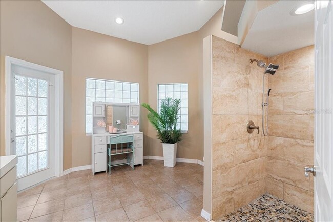 Building Photo - 211 Forest Wood Ct