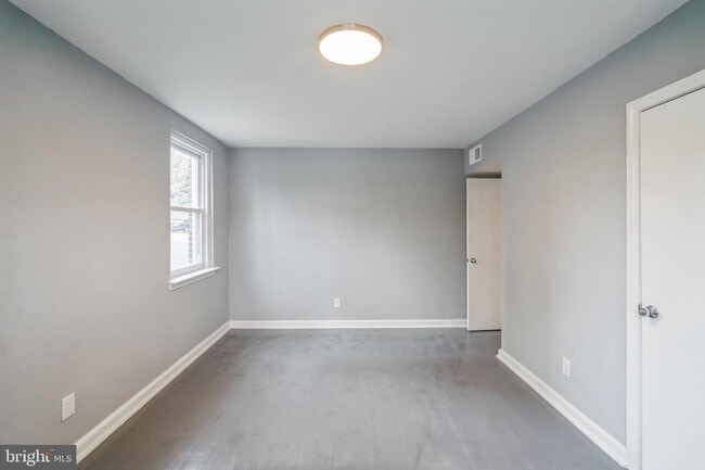 Building Photo - 2137 Bryn Mawr Ave