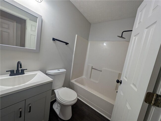 Building Photo - 155 Chesapeake Dr