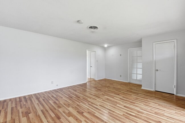 Building Photo - 4929 Libbey Dr