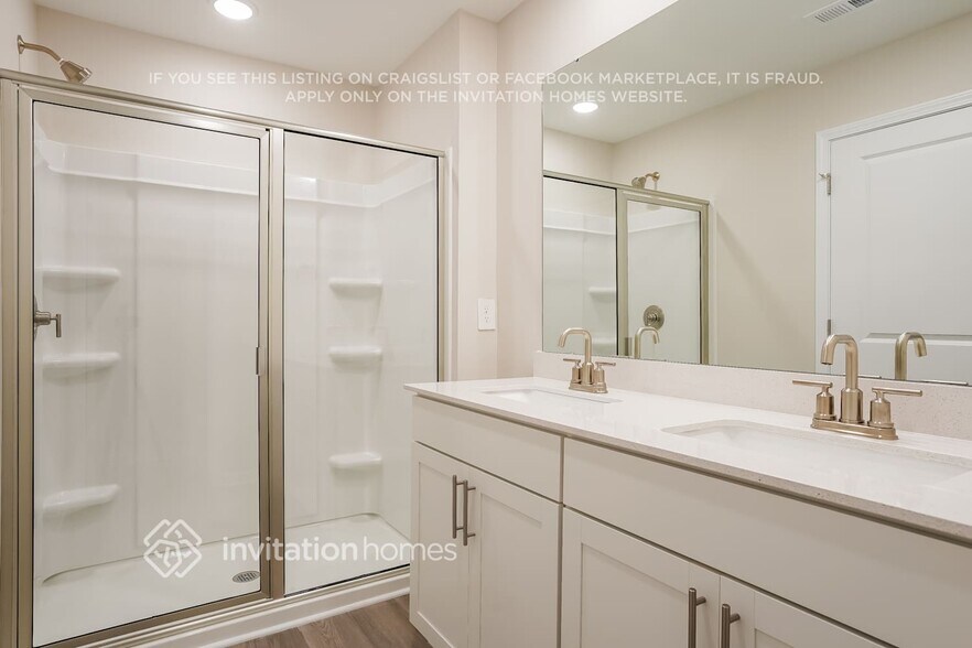 Building Photo - 802 Holiday Pk Ln