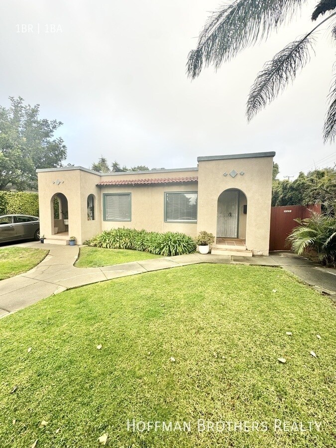 Building Photo - 3960 Redwood Ave