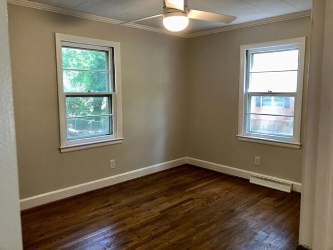 Building Photo - Renovated 2 Bed/1 Bath Cottage Near Downtown Durham! Available March 2026