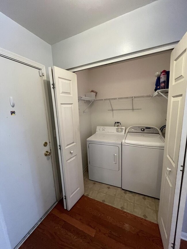 Building Photo - 3896 Baybrook Dr