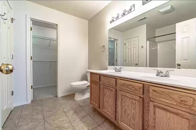 Building Photo - 805 SW Sandrock Rd