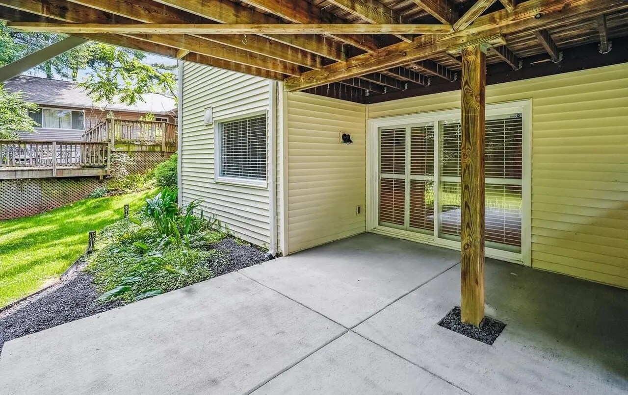 Building Photo - 276 W Meadowland Ln