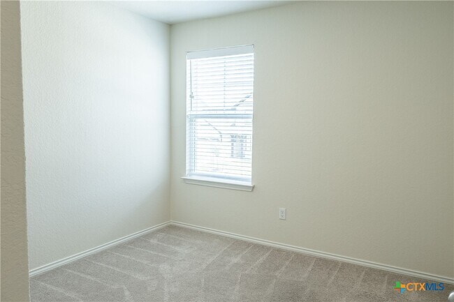 Building Photo - 804 Sweetgrass