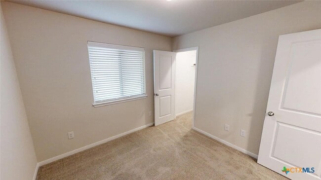 Building Photo - 1304 Lakeway Crossing Dr