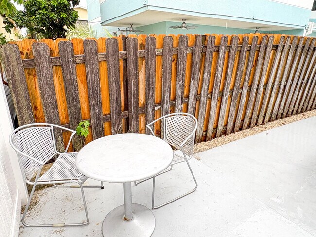 Building Photo - 4541 N Ocean Dr