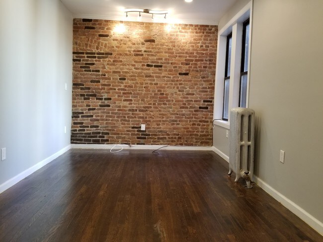Primary Photo - 541 W 150th St