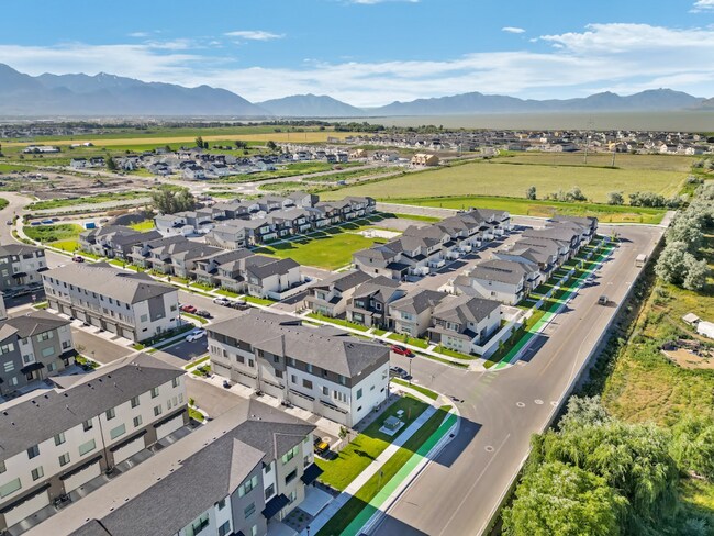 Building Photo - Views - Views - Views!! 4 Bedroom Modern Townhome