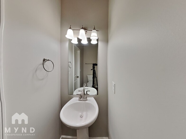 Building Photo - 376 Scotland Dr