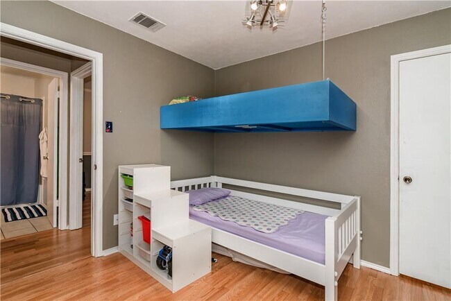 Building Photo - 3008 Birch Dr