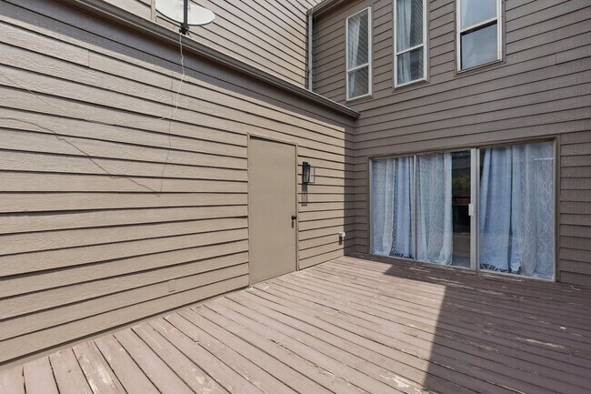 Building Photo - 2400 Sq Ft Condo for Rent Near Shopping