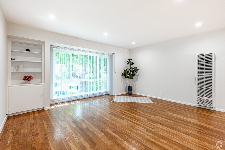 1BR, 1BA - 1,000SF - Living Room - Park View Arbor Apartments